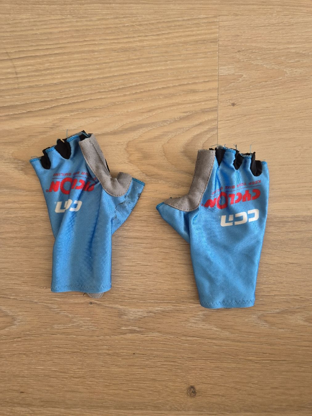 Guanti & manicotti: Aero Handschuhe – Usato da Steinhausen venduto da des_zv87