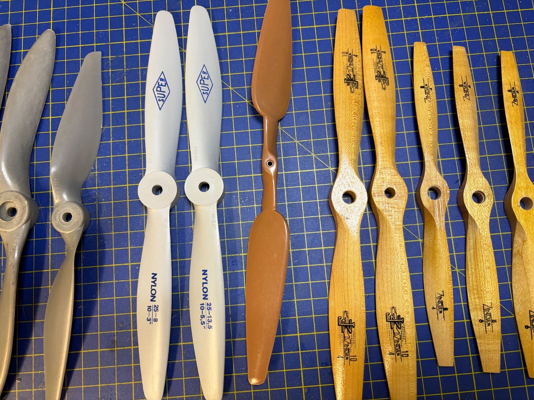 Modellismo RC: Modellflugzeug Propeller div. (3) – Usato da Glattbrugg venduto da Olio7 3