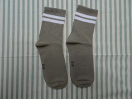 1 Paar NEUE Socken Khaki für Gr. 35-38 - 260818