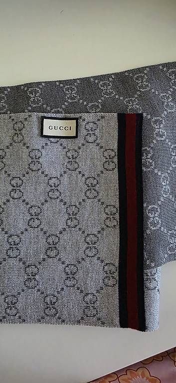 Foulard & Sciarpe: Gucci Schal 100% Wolle Original – Usato da Obergerlafingen venduto da Nismo08 1