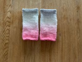 Handgestrickte Pulswärmer Amedisli Rosa-Weiss
