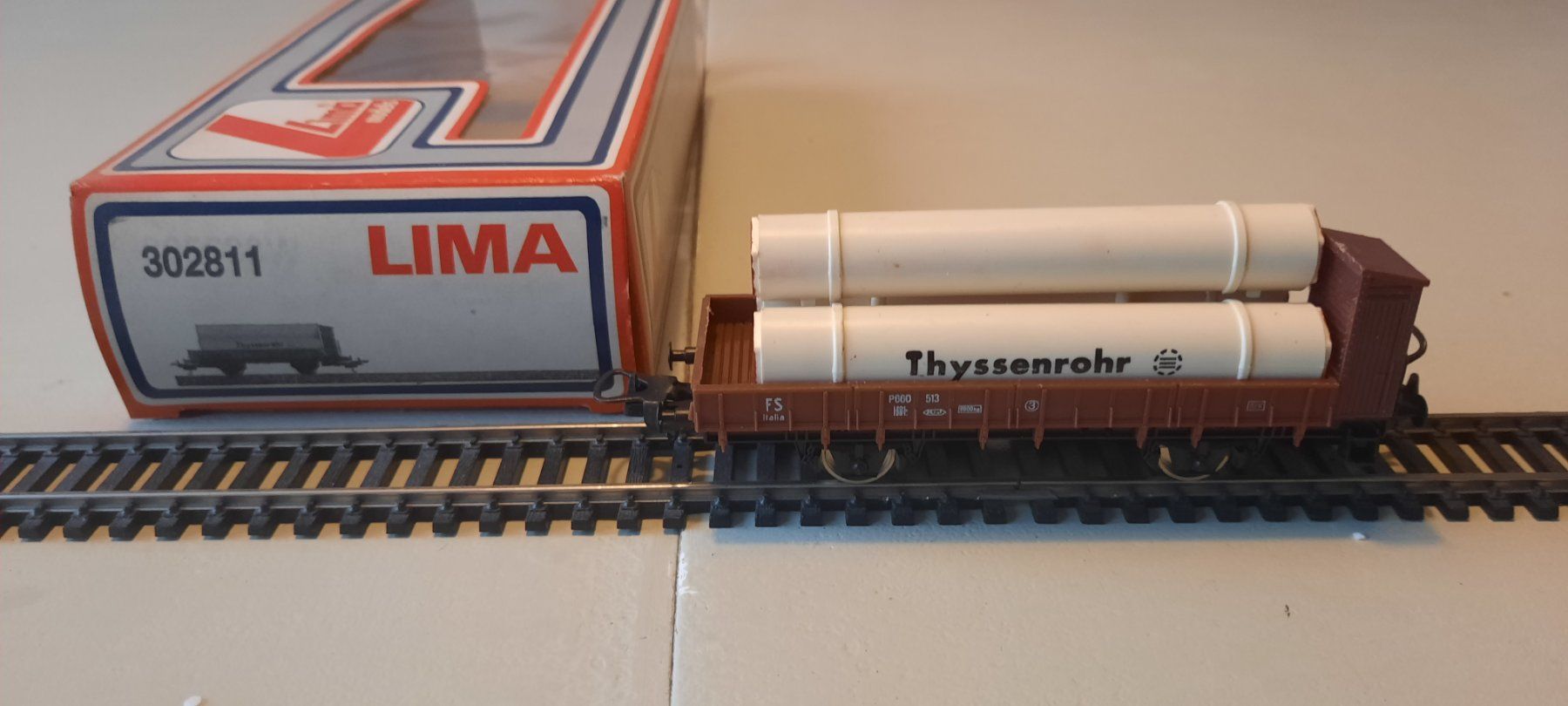 Lima Modelleisenbahnen: Lima 302811 Offener Güterwagen mit 3 Thyssenrohren – Neu und originalverpackt aus Amriswil von fel_pyg2 1