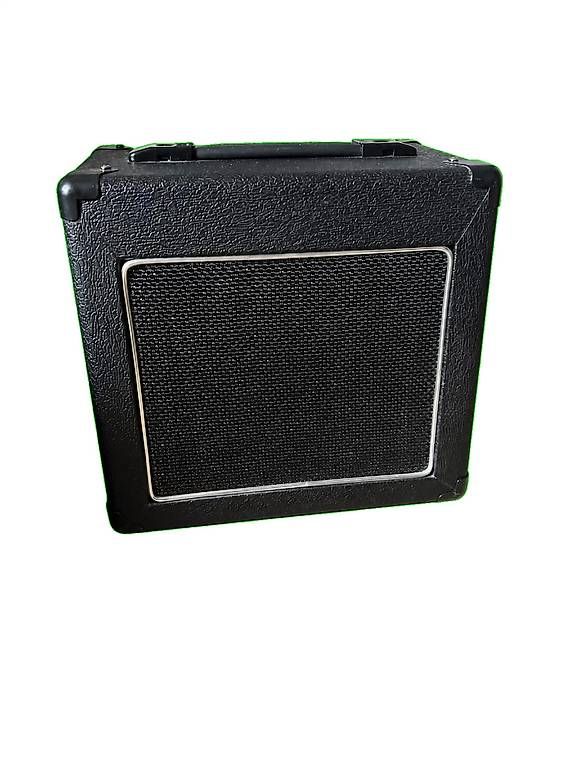 Musikinstrumente: Ashton E-Gitarre Komplettset – Gebraucht aus Gunzwil von mku_pv6y 1