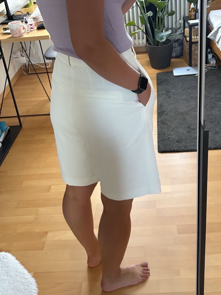 H&M Pantaloni: White H&M shorts size 38 – Usato da Zürich venduto da Abu95 2