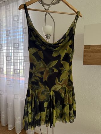 Kleid Blumenmuster Grösse S guter Zustand