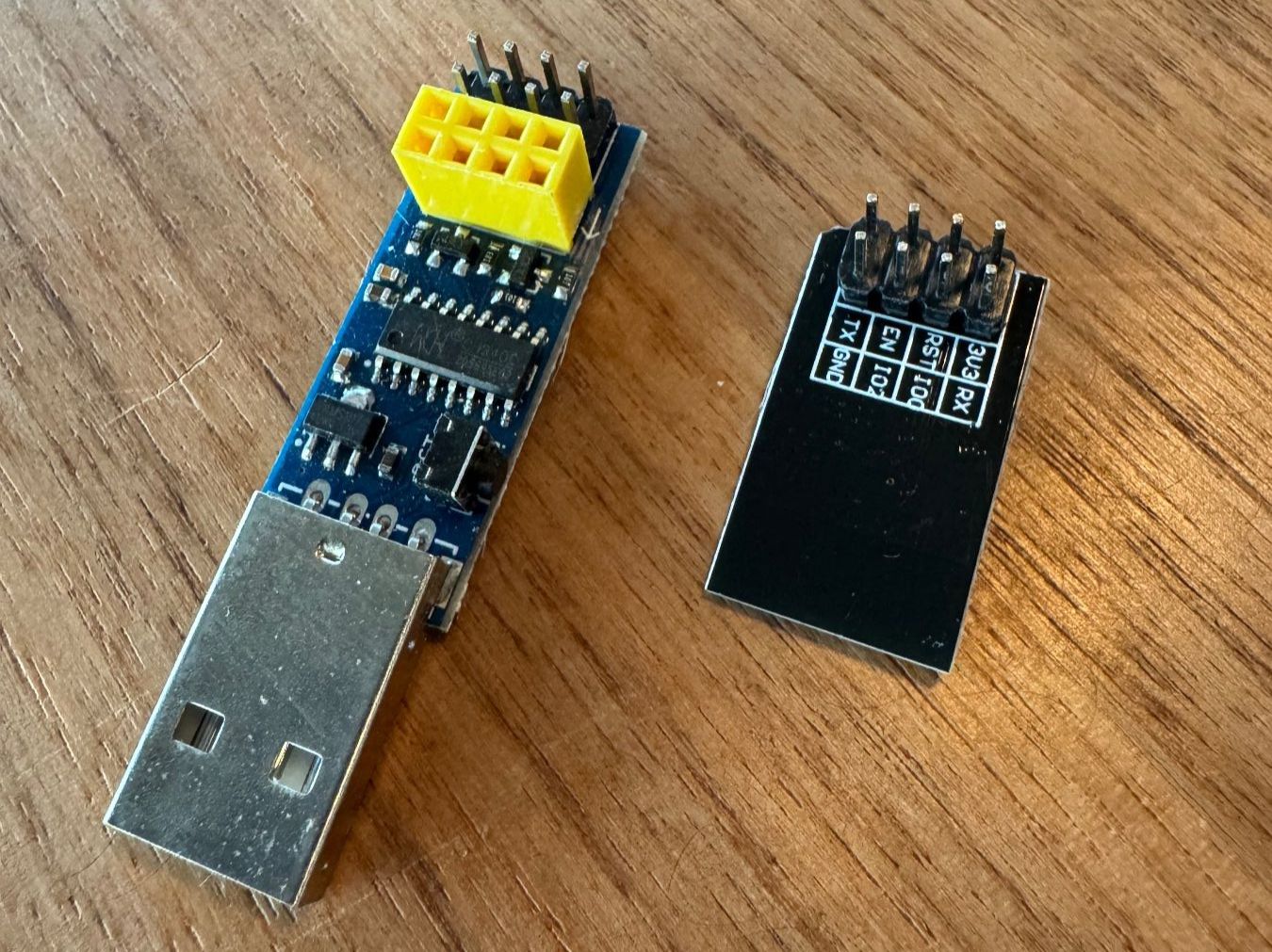 Componenti elettronici: ESP8266 ESP-01S USB Programmierer Adapter Modul Neu – Nuovo e nell'imballaggio originale da Zürich venduto da muxamsonntag