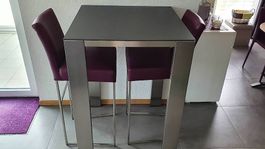 Table de bar et chaises