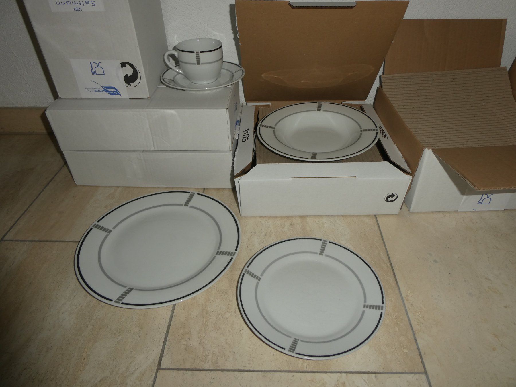 Set di piatti: Geschirr-Set – Usato da Mels venduto da KOSL 6