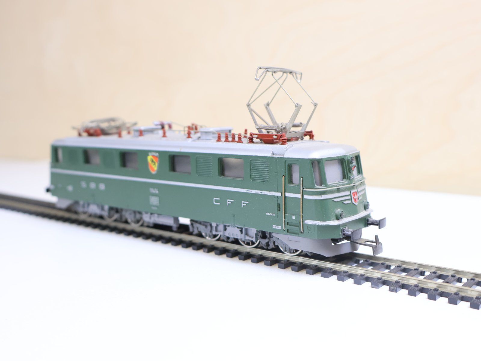 Märklin Modellini di ferrovie: Märklin SBB Ae 6/6 E-Lok "Bern" - 3050 - H0 – Usato da Winterthur venduto da Monstera