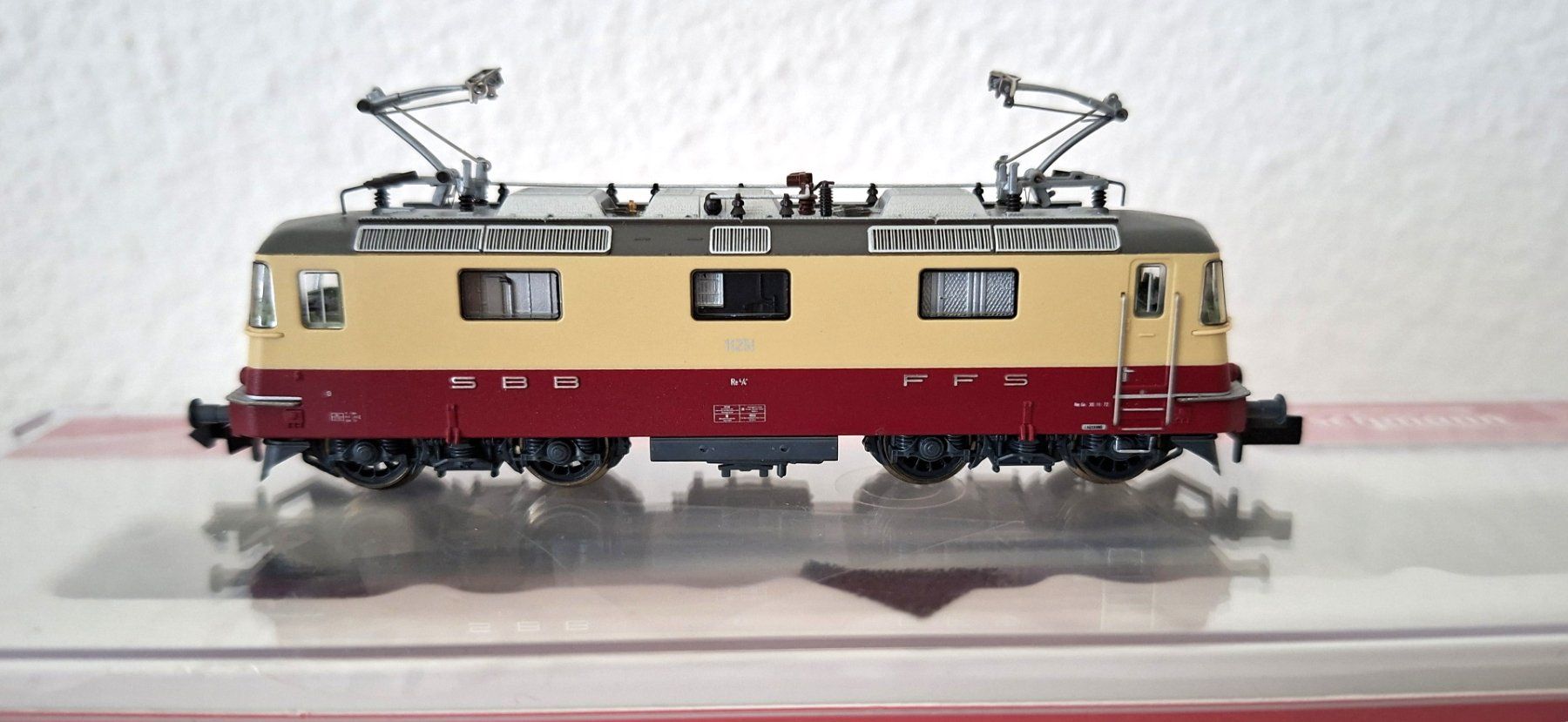 Fleischmann Modellini di ferrovie: Fleischmann Re 4/4 II " TEE " 732400 – Nuovo e nell'imballaggio originale da Biberist venduto da Ntrains