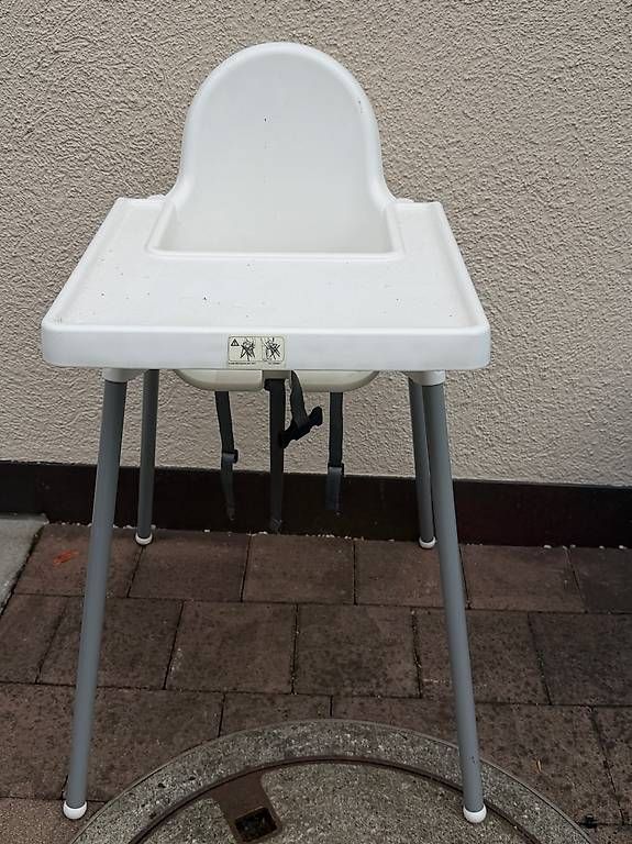 Seggioloni: Ikea Hochstuhl mit Tisch und Gurten – Usato da Dübendorf venduto da CorAr