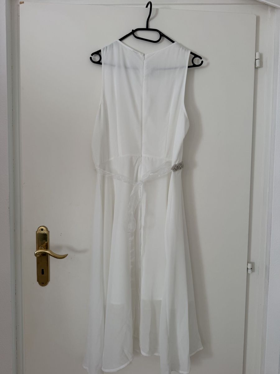 Vestiti: Robe blanche sans manches, taille M ornementée – Nuovo (secondo la descrizione) da Villeneuve VD venduto da jxste_dani 1