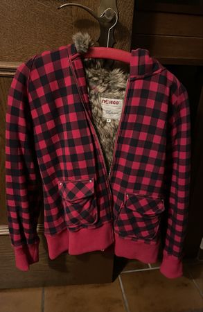 Bequeme Winterjacke mit Kunstfell