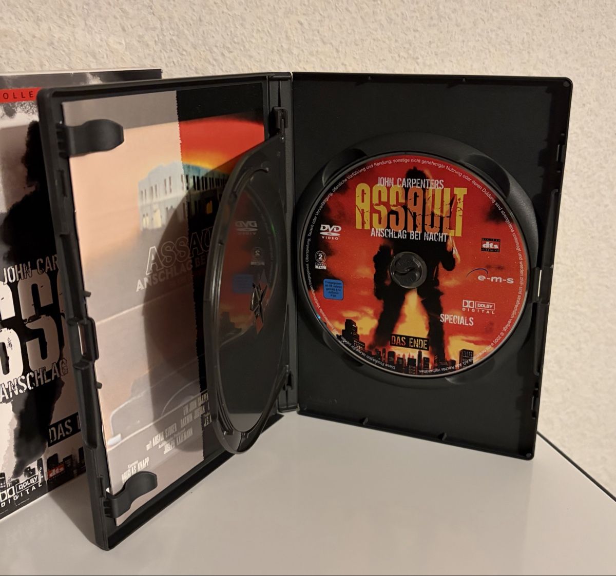 Tutti i DVDs: Assault - Anschlag bei Nacht  – Usato da Flawil venduto da NiceT 4