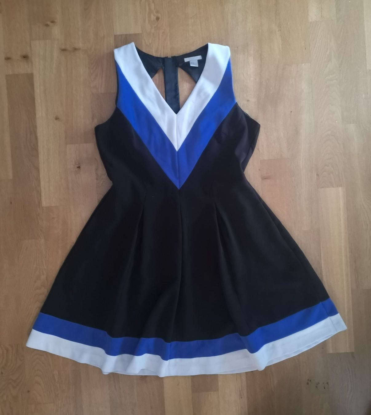 H&M Vestiti: Schönes Kleid Gr. 44 neuwertig – Usato da Niederbipp venduto da kevintifu20