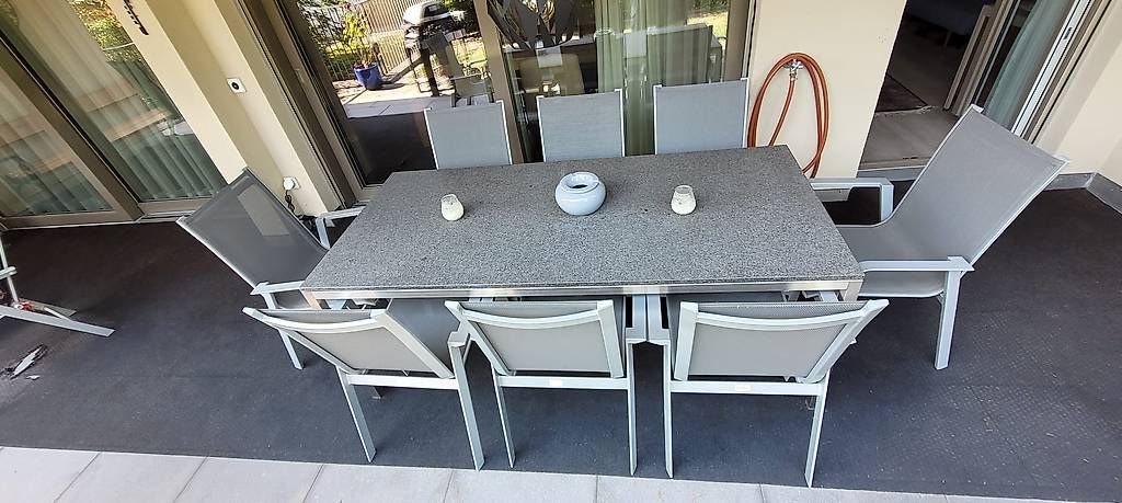 Tavoli: Grosser Granittisch – Usato da Dürrenäsch venduto da Noana1108