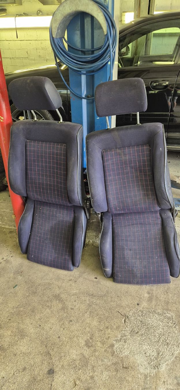 Volkswagen Tutti pezzi di ricambio auto: Original VW Golf 1 Cabrio Sitze – Usato da Hausen am Albis venduto da David_92