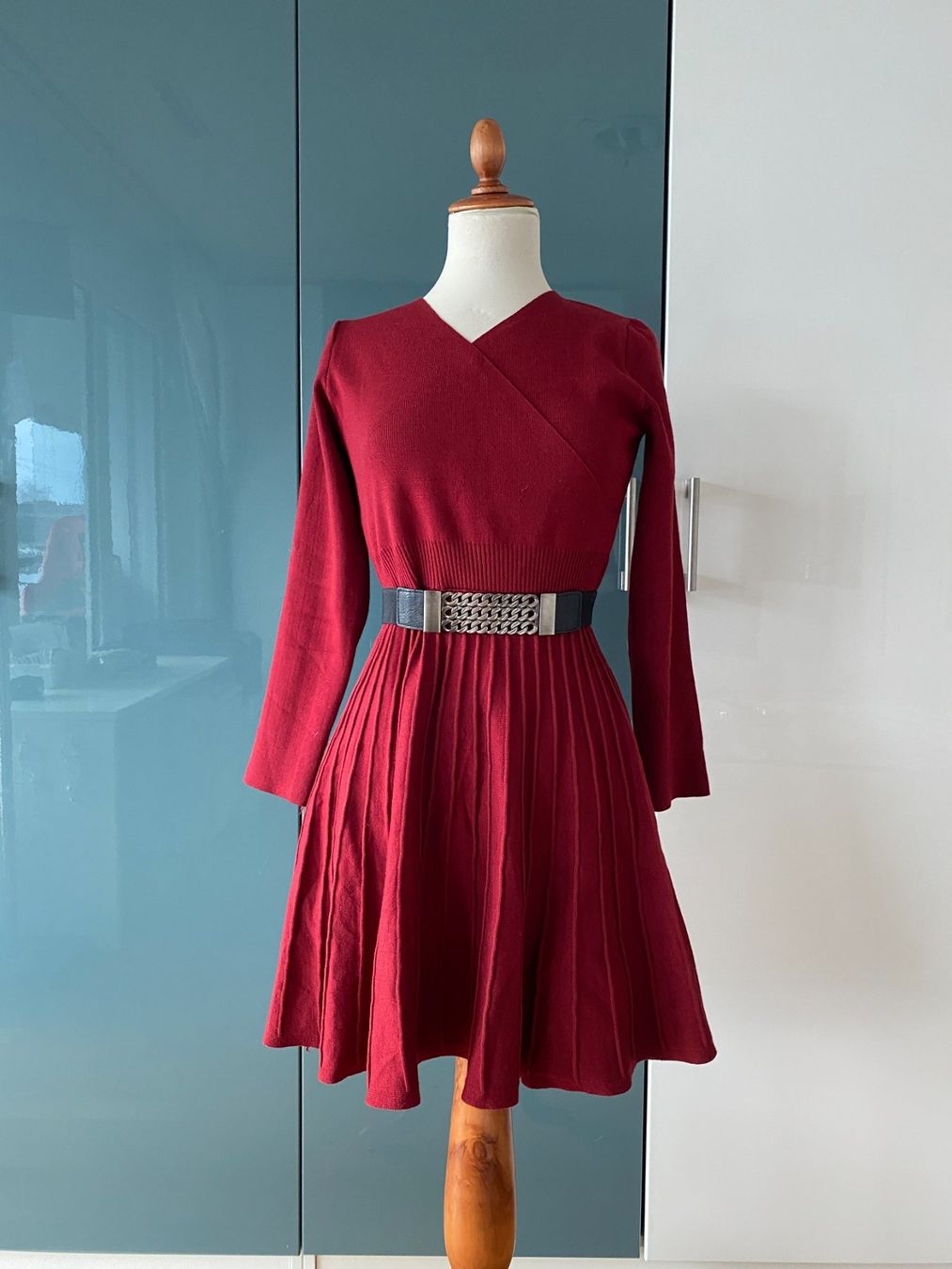Vestiti: Dunkelrotes Strickkleid Größe M – Usato da Dübendorf venduto da Levintreyer 3