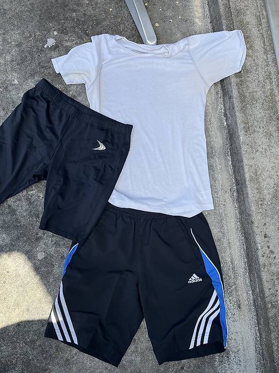 Lots de vêtements: Sportkleidung – D'occasion à Zürich par lin_92hw