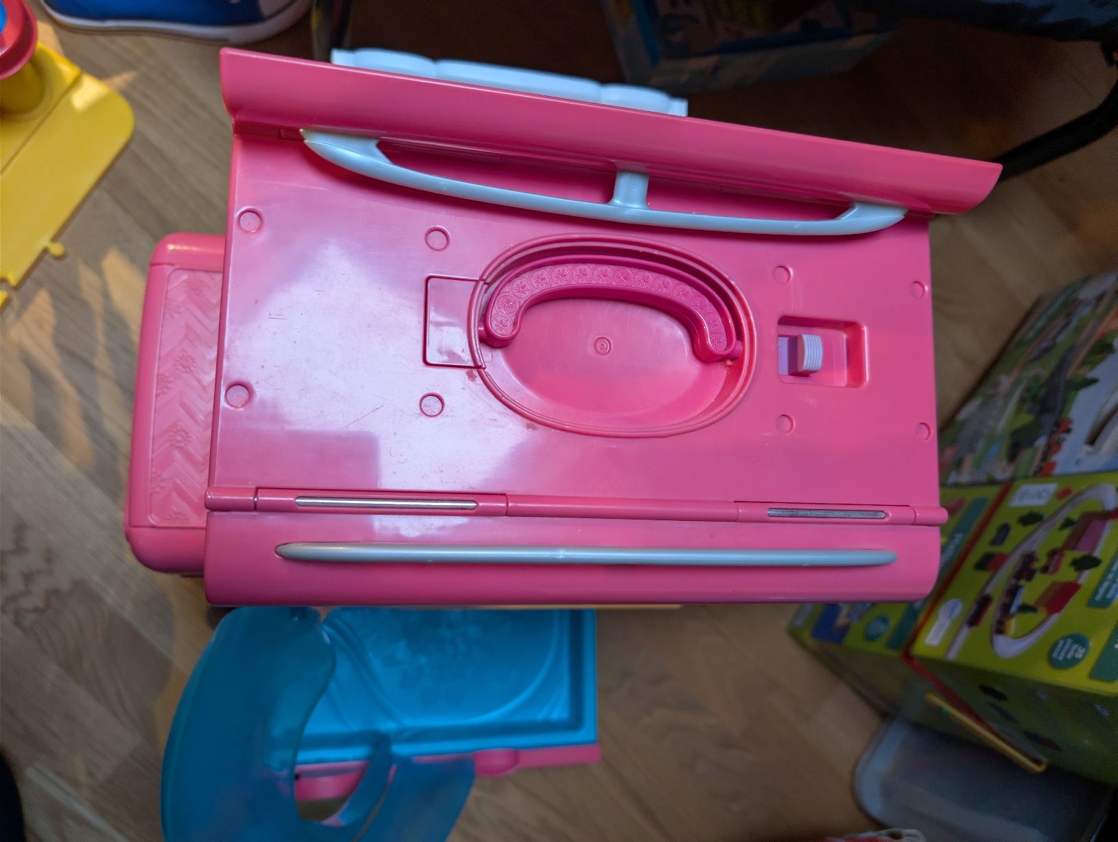 Jouets: Barbie Camper mit Pool – D'occasion à Bern par berneroberlaenderin 2