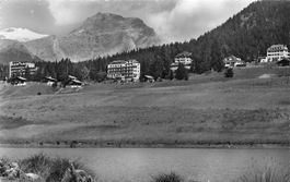 Crans sur Sierre (VS) – Alpenpanorama mit Hotels