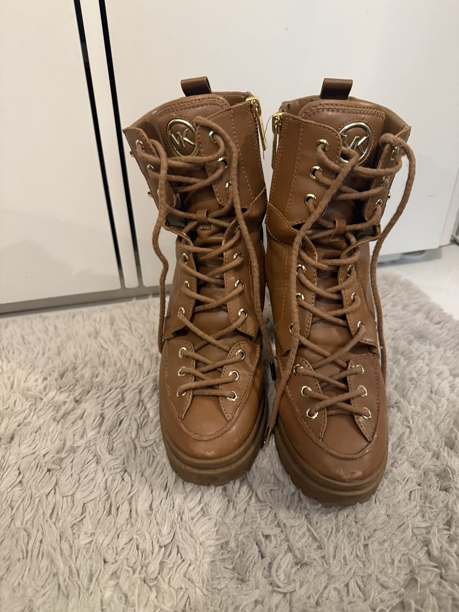 Michael Kors Chaussures femmes: Michael Kors Boots – D'occasion à Suhr par iam.deestiny