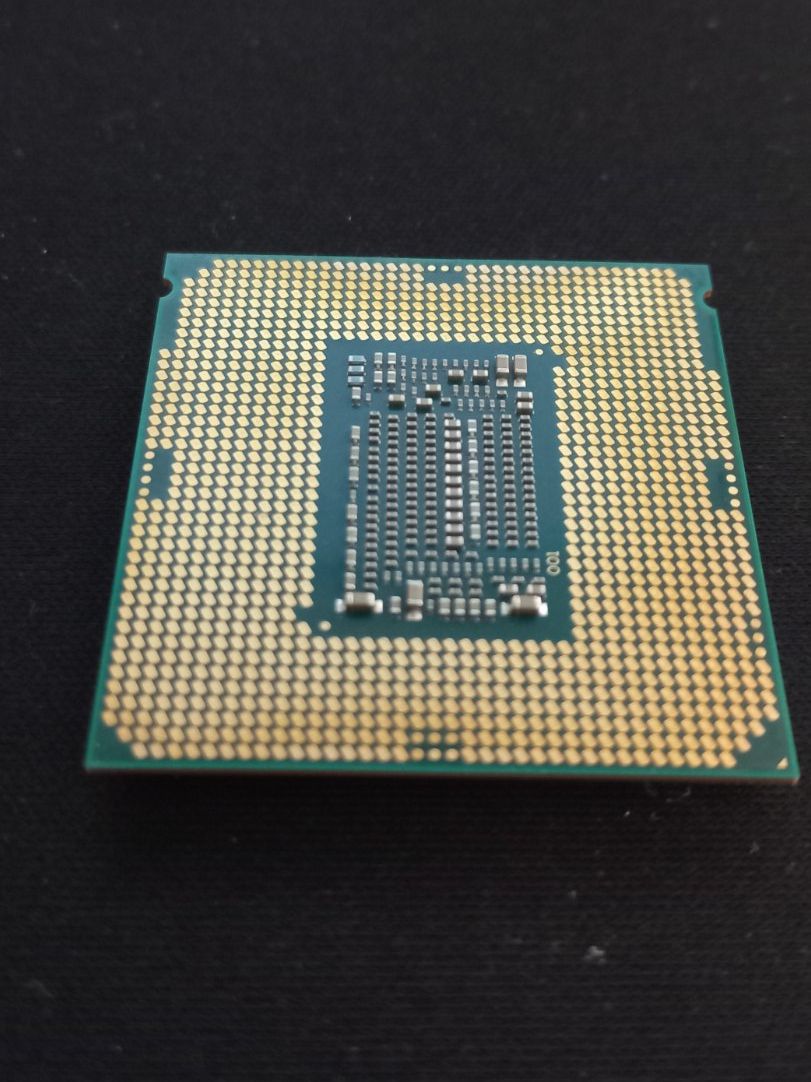 Intel Componenti elettronici: Intel Core i5 8600k – Usato da Binningen venduto da Douglas.Q 2
