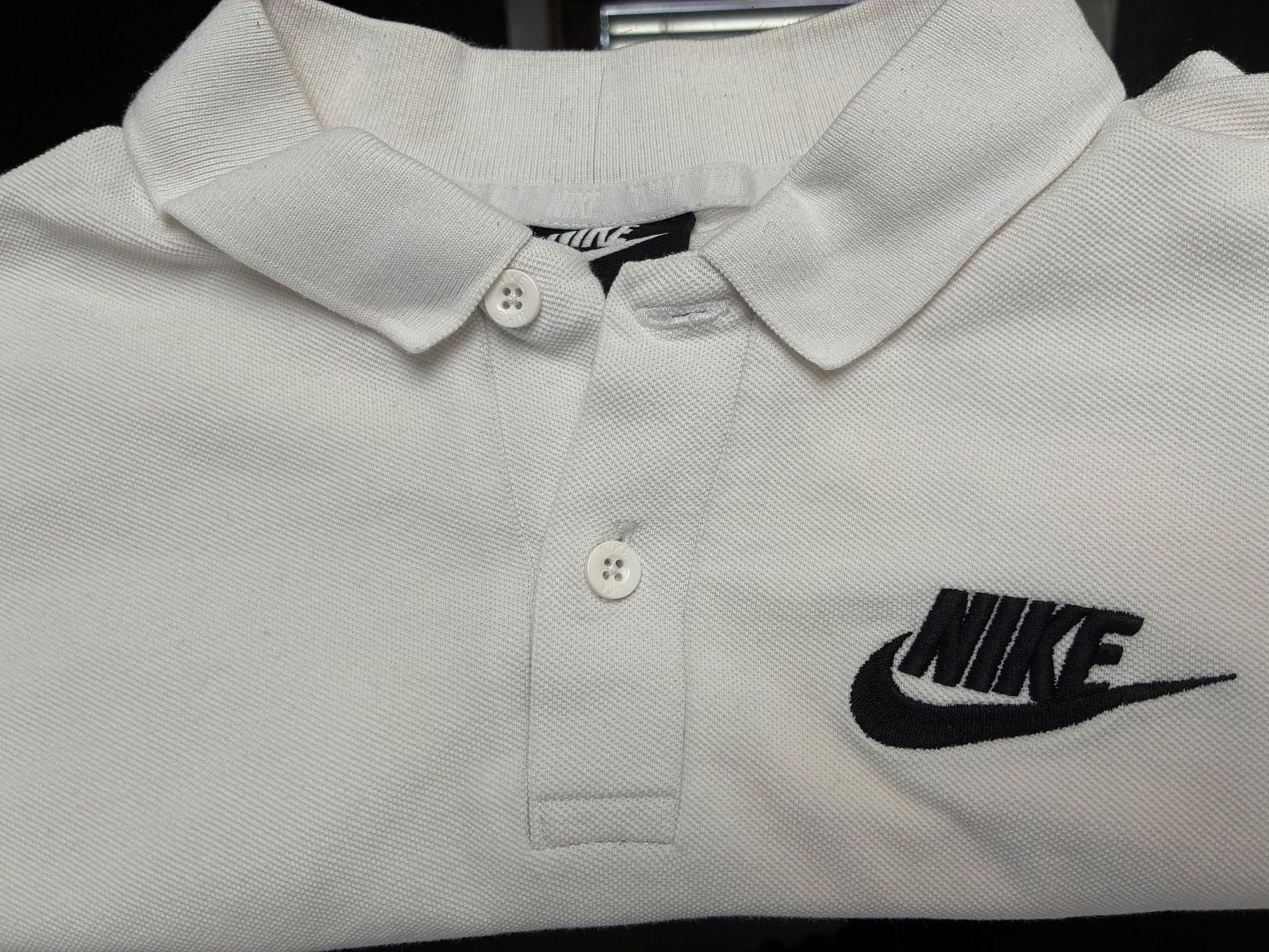 Nike Magliette Polo: Weises Nike Poloshirt – Usato da Wettingen venduto da mel_2thb 1