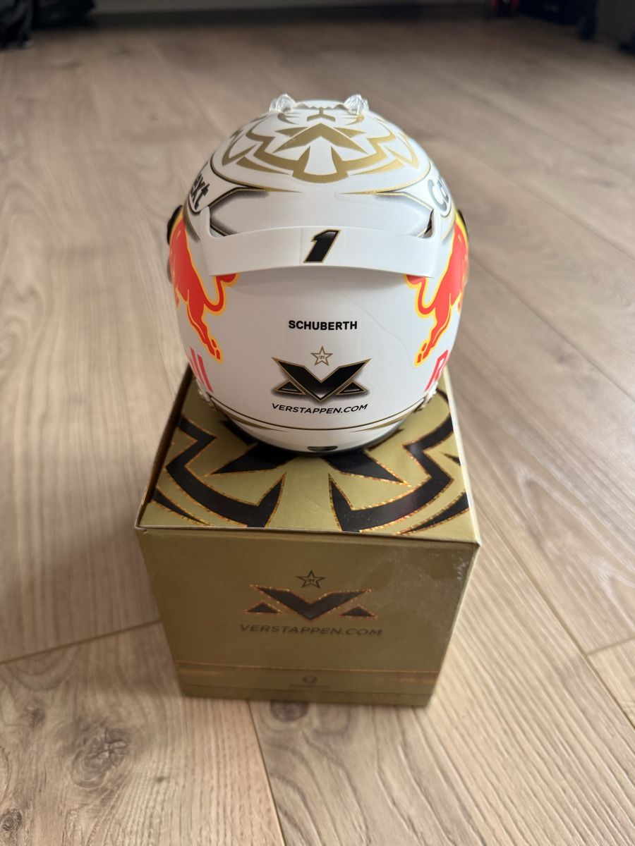 Red Bull Modellini d'auto: Max Verstappen ( Champion édition 2022) – Nuovo (secondo la descrizione) da Delémont venduto da hel_hjw9 1