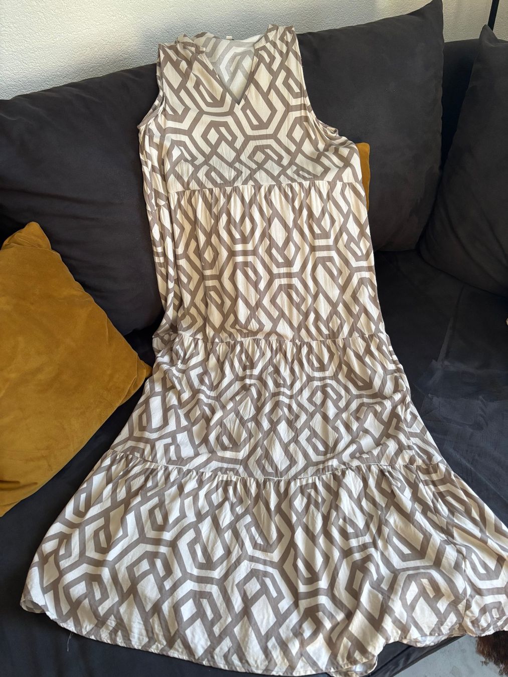Kleider: APRICOT Maxikleid neuwertig – Neu (gemäss Beschreibung) aus Merishausen von yourdream 6