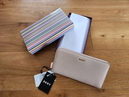 portafoglio DKNY in pelle NUOVO