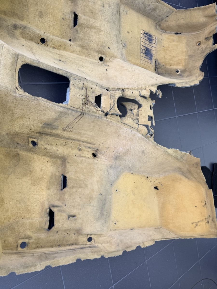 BMW Alle Autoersatzteile: Bmw e36 Cabrio Bodenteppich ab 1.- – Gebraucht aus hausen am albis von rom_5zdn 3