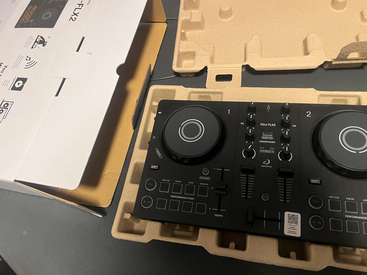 Pioneer Console di mixaggio: Pioneer Alpha Theta DDJ-FLX2 MP3 iPhone 17 Pro DJ Controller – Nuovo (secondo la descrizione) da Baden venduto da amrinzler 1