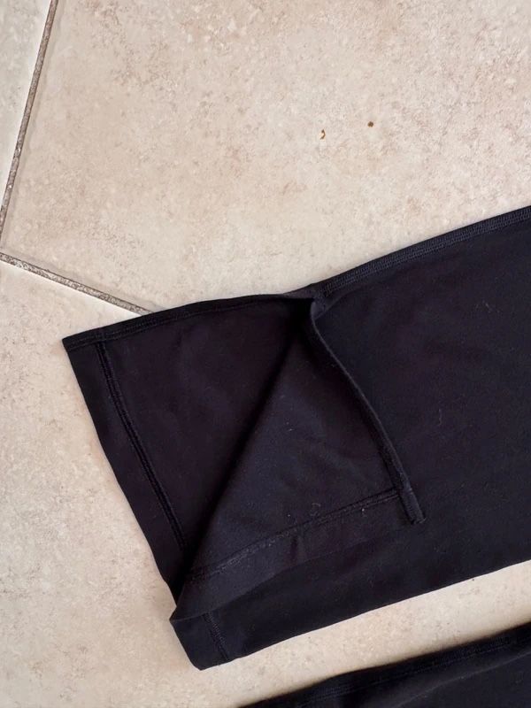 Lululemon Pantalons: Lululemon Yogahose – D'occasion à Schaan par kri_tsw8 3