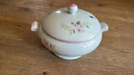 Soupière en porcelaine de Limoges avec motif floral neuve