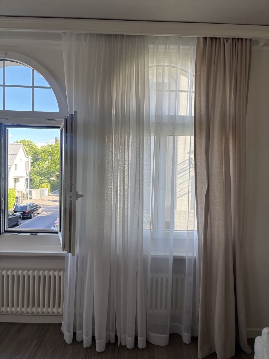 Tende: Gardinen/ Vorhänge 8-Set, hellbeige/weiss – Usato da Kilchberg ZH venduto da ros_9x58 3