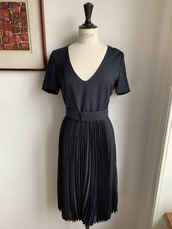 AKRIS: Luxuriöses Seidenkleid, 36, neu mit Etikette, NP 2990