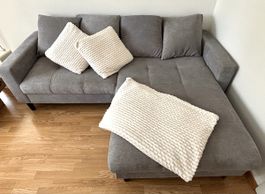 Graues Ecksofa in gutem Zustand