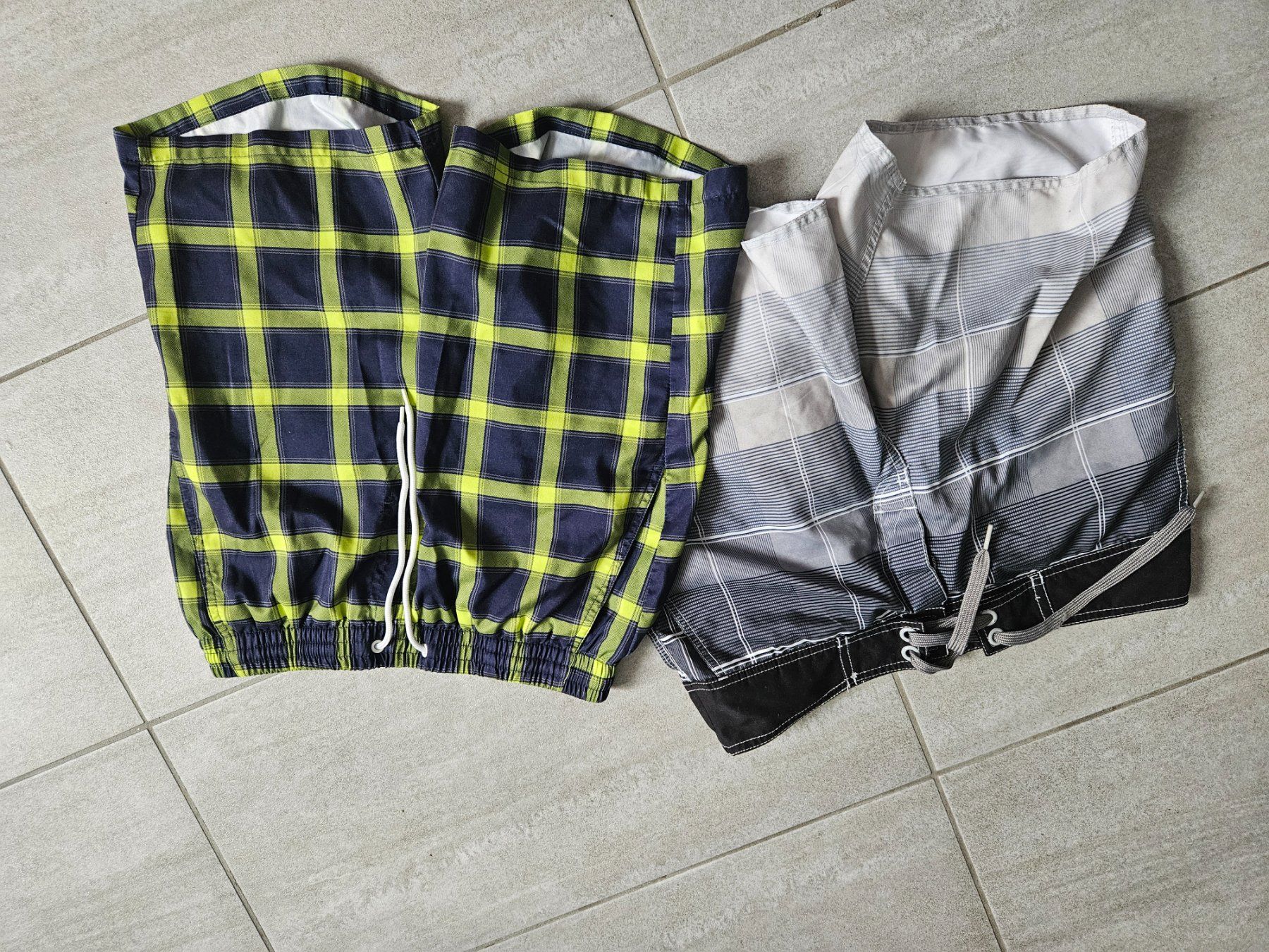 Costumi da bagno: 2 Badeshorts Gr. S kariert, gestreift – Usato da Unterkulm venduto da Sani78