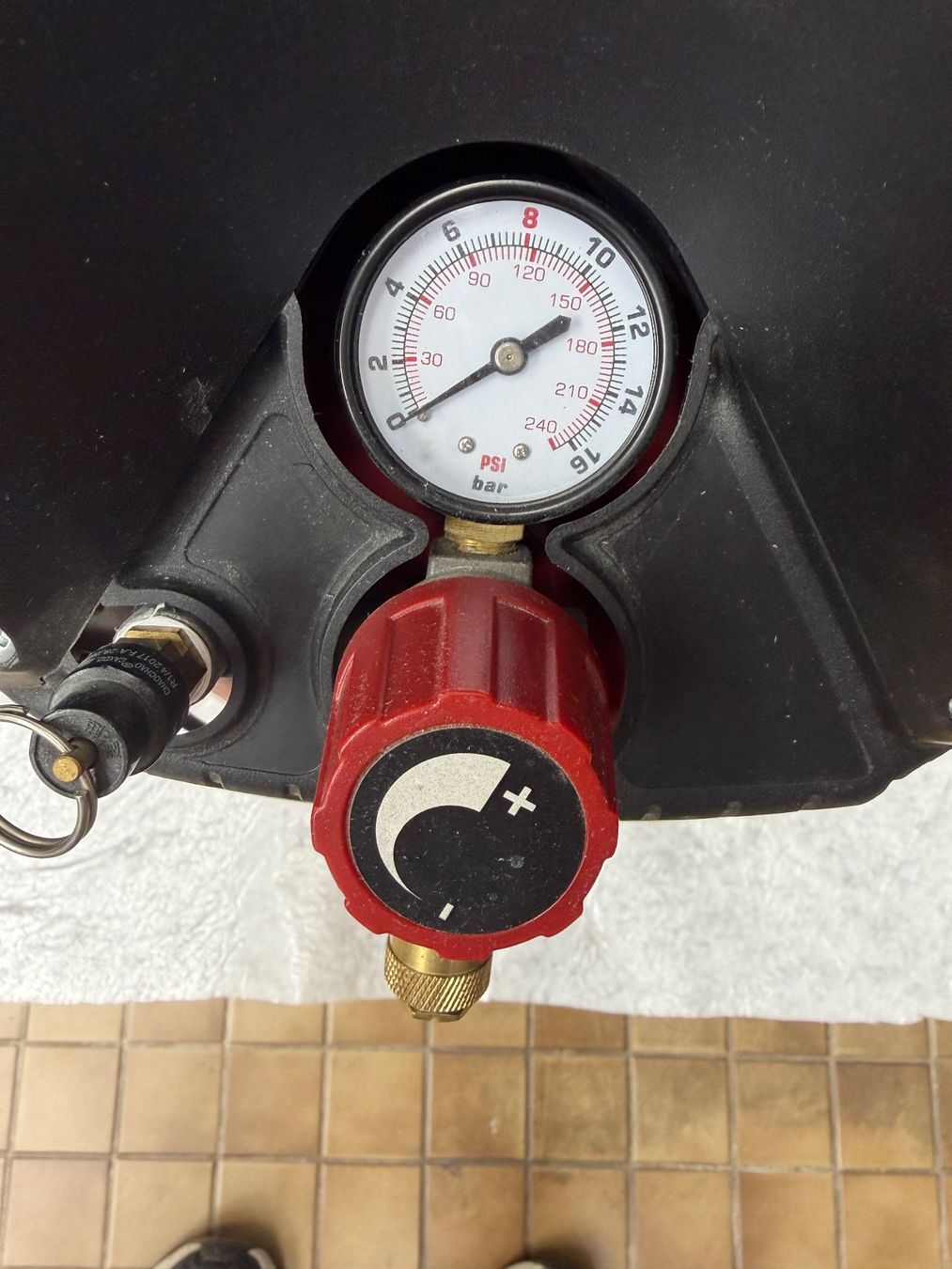 Einhell Compresseurs: Kompressor Einhell inkl. Zubehör. 8 Bar, 30l Tank. – D'occasion à Thalwil par Andi8800 4