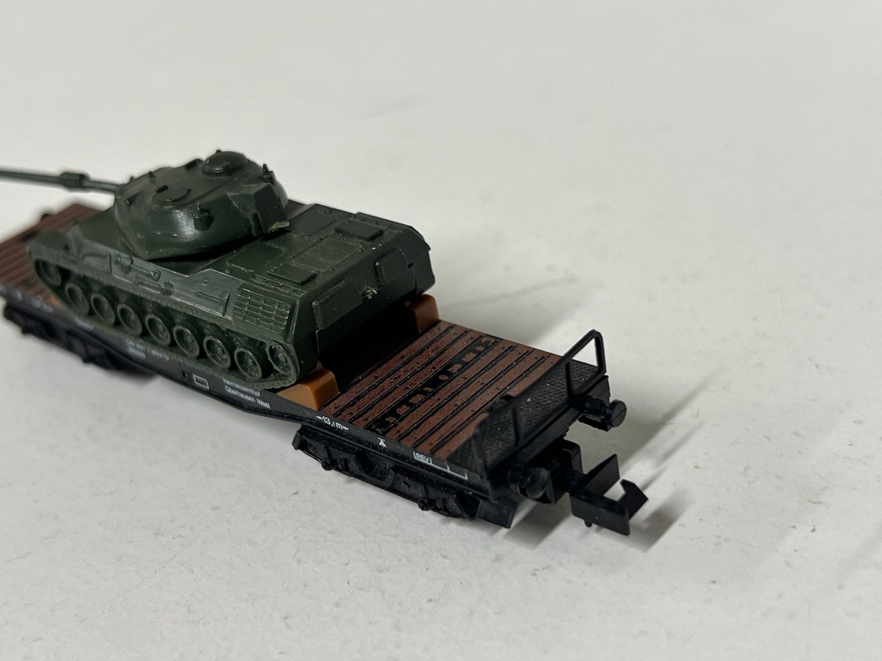 Arnold Modellini di ferrovie: Spur N Arnold Flachwagen beladen mit Panzer – Usato da Geroldswil venduto da TopTrain54 3