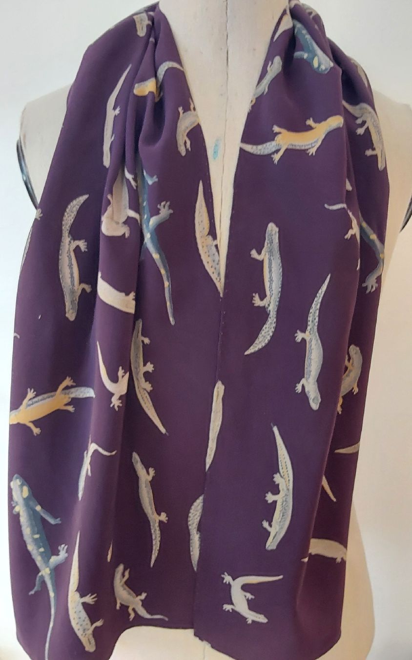 Foulards, Tücher & Schals: Seidenfoulard violett Motiv Echsen – Neu (gemäss Beschreibung) aus Köniz von scopello12