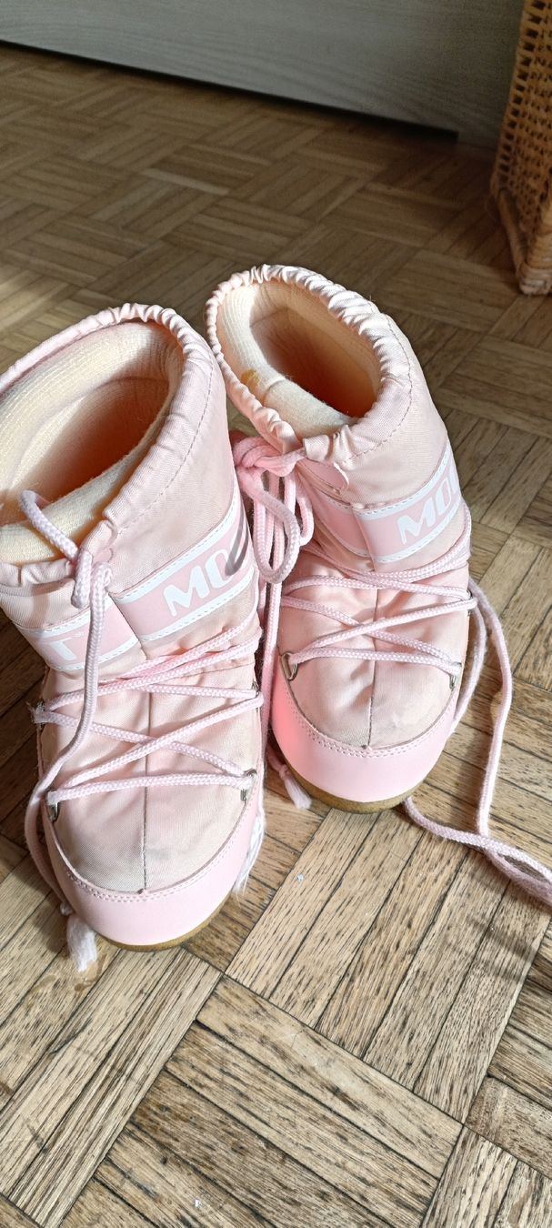 Schuhe für Jungen: Moon Boot rosa chiaro, numero 33 perfetti per la neve! – Gebraucht aus Lugano von ycd_rv8h 1