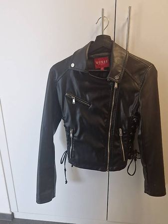 GUESS Lederjacke (Fake Leder) Grösse S / tailliert
