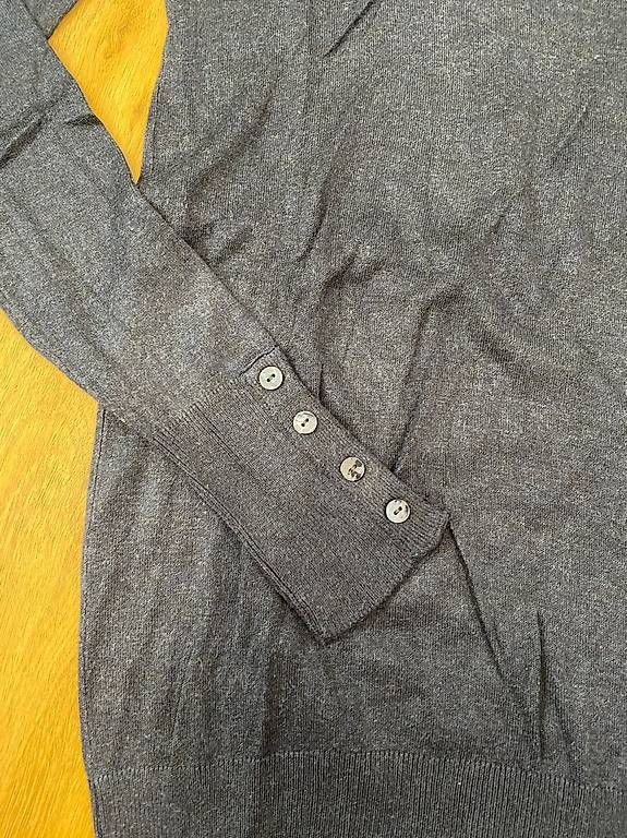 Pulls & Sweat-shirts: BLAUER ROLLKRAGENPULLI / ROTER V-AUSSCHNITT PULLI, GR.S – D'occasion à Alberswil par mina012 1
