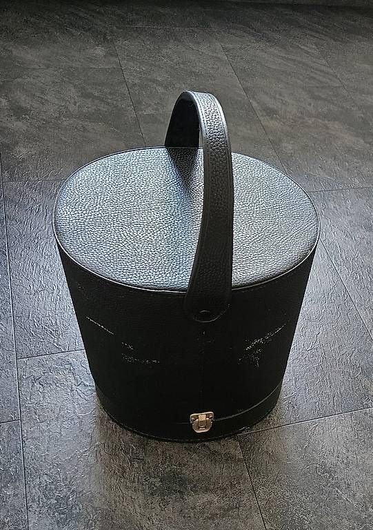 Valises de voyage: Hut/ Perückenkoffer – D'occasion à Rickenbach b. Wil par cornetta 1