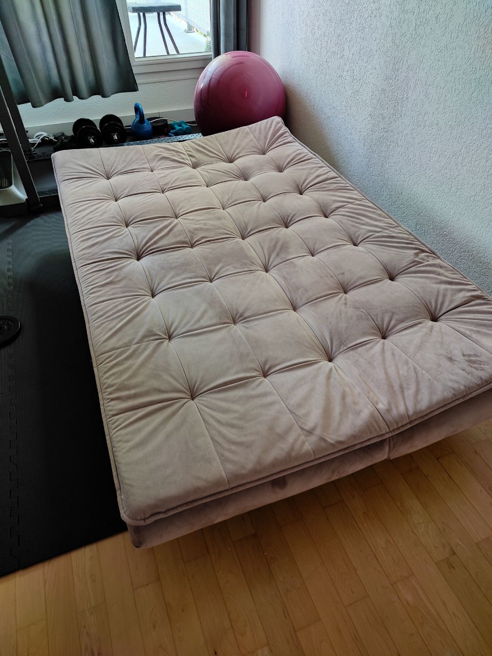 Conforama Sofas: Bettsofa GHOST Stoff rosa neuwertiger Zustand – Gebraucht aus Rupperswil von sepppy 1