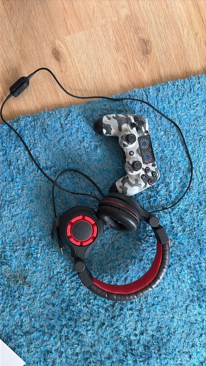 Sony Console: PS4 Slim mit Zubehör – Usato da Lotzwil venduto da kie_fdq8 2