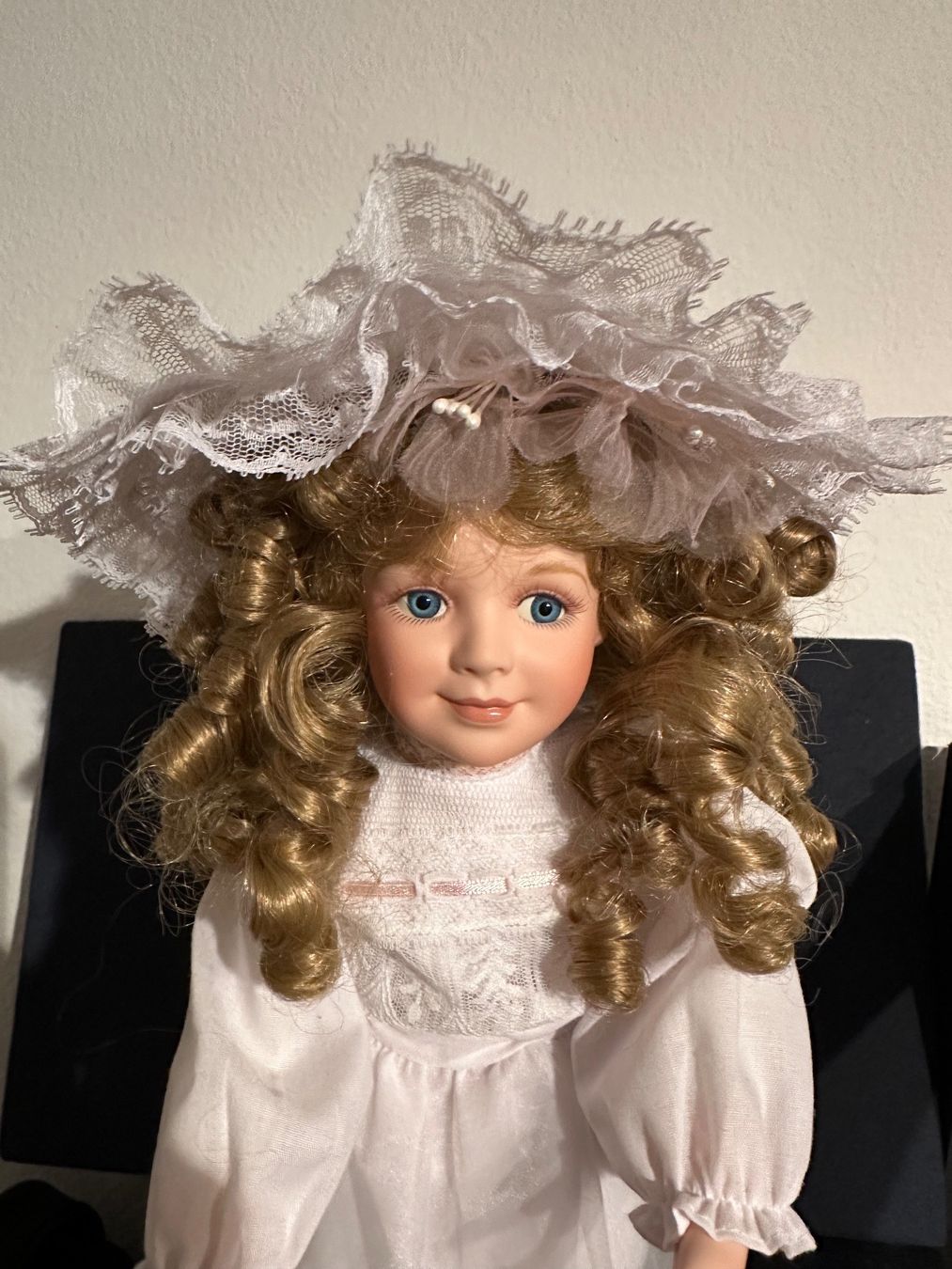 Puppen: Schöne Puppe aus der Asthon Drake Collection – Gebraucht aus Therwil von jas_vpt8 3