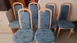 6 Stühle mit Tisch aus Massivholz